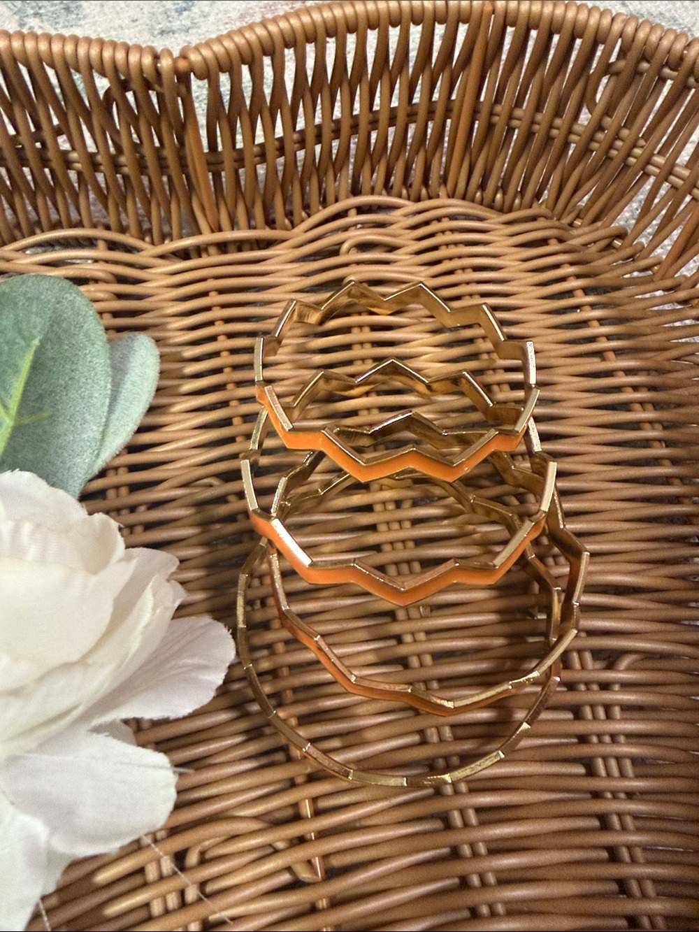 SET OF 4 GOLD AND ORANGE ZIG ZAG BANGLES - NWT